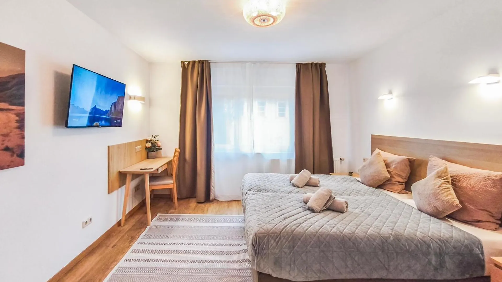 Falk Homes- Luxus Apartments, Ideal Fuer Geschaeftsreisende & Familien - Nahe Messe, Im Zentrum Nuernbergs Mit Balkon, Arbeitsplatz & Parkplatz, Self Check-In 0*, Núremberg Alemania