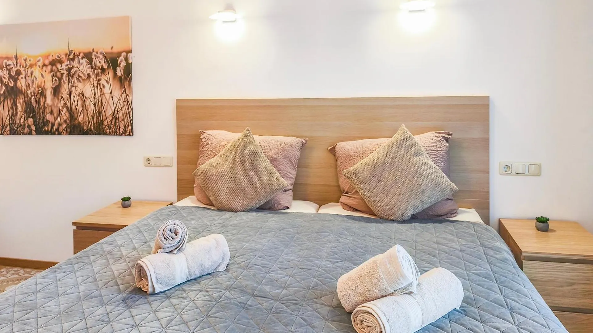 Falk Homes- Luxus Apartments, Ideal Fuer Geschaeftsreisende & Familien - Nahe Messe, Im Zentrum Nuernbergs Mit Balkon, Arbeitsplatz & Parkplatz, Self Check-In Apartment Nuremberg
