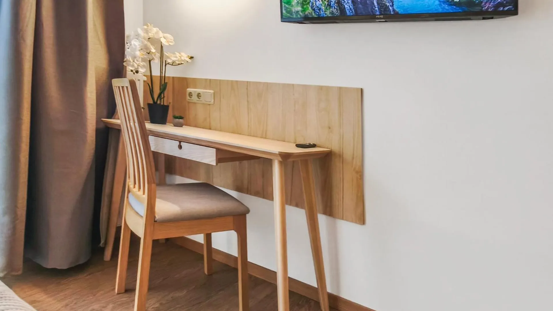 Falk Homes- Luxus Apartments, Ideal Fuer Geschaeftsreisende & Familien - Nahe Messe, Im Zentrum Nuernbergs Mit Balkon, Arbeitsplatz & Parkplatz, Self Check-In