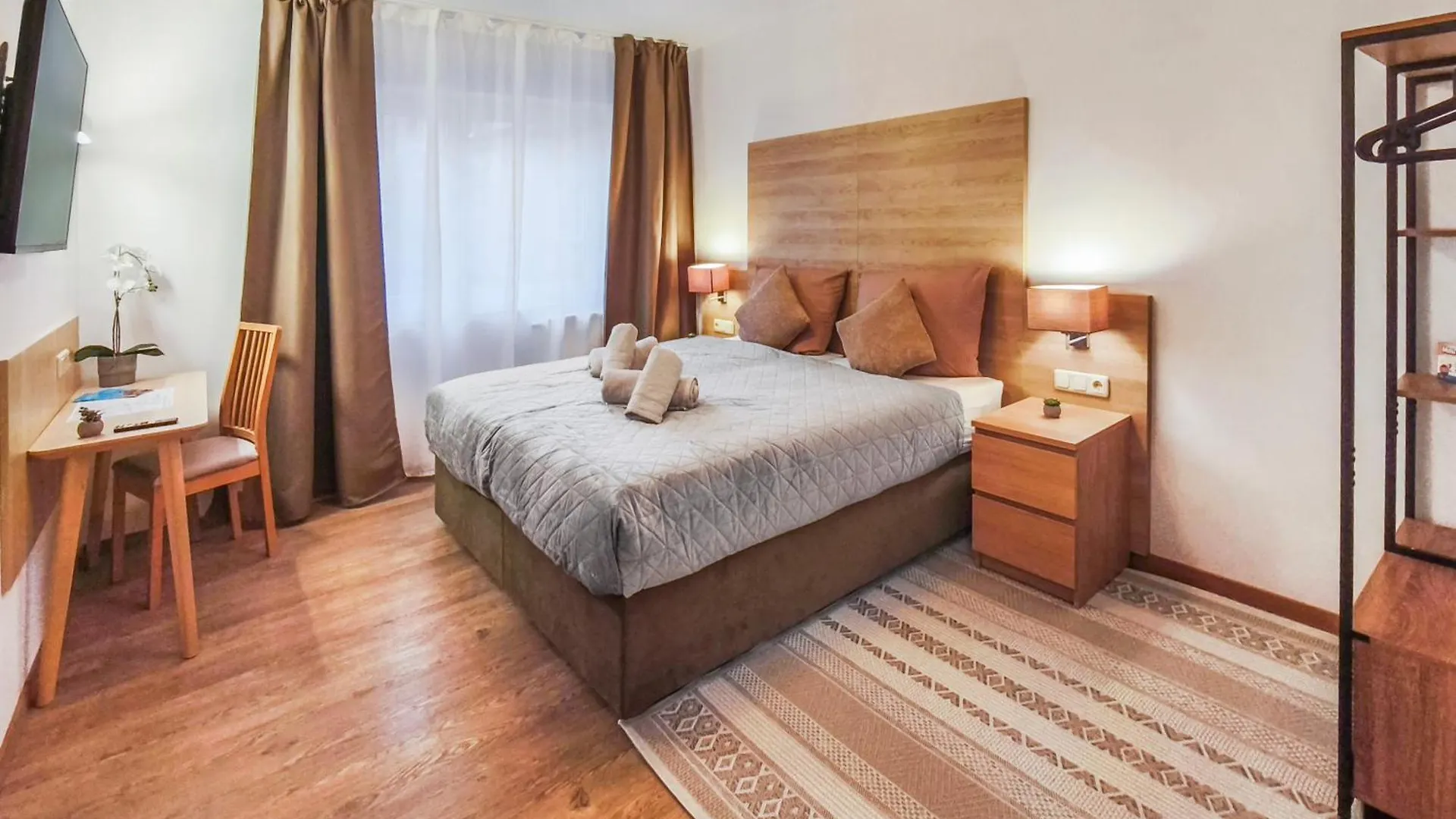 Apartment Falk Homes- Luxus Apartments, Ideal Fuer Geschaeftsreisende & Familien - Nahe Messe, Im Zentrum Nuernbergs Mit Balkon, Arbeitsplatz & Parkplatz, Self Check-In