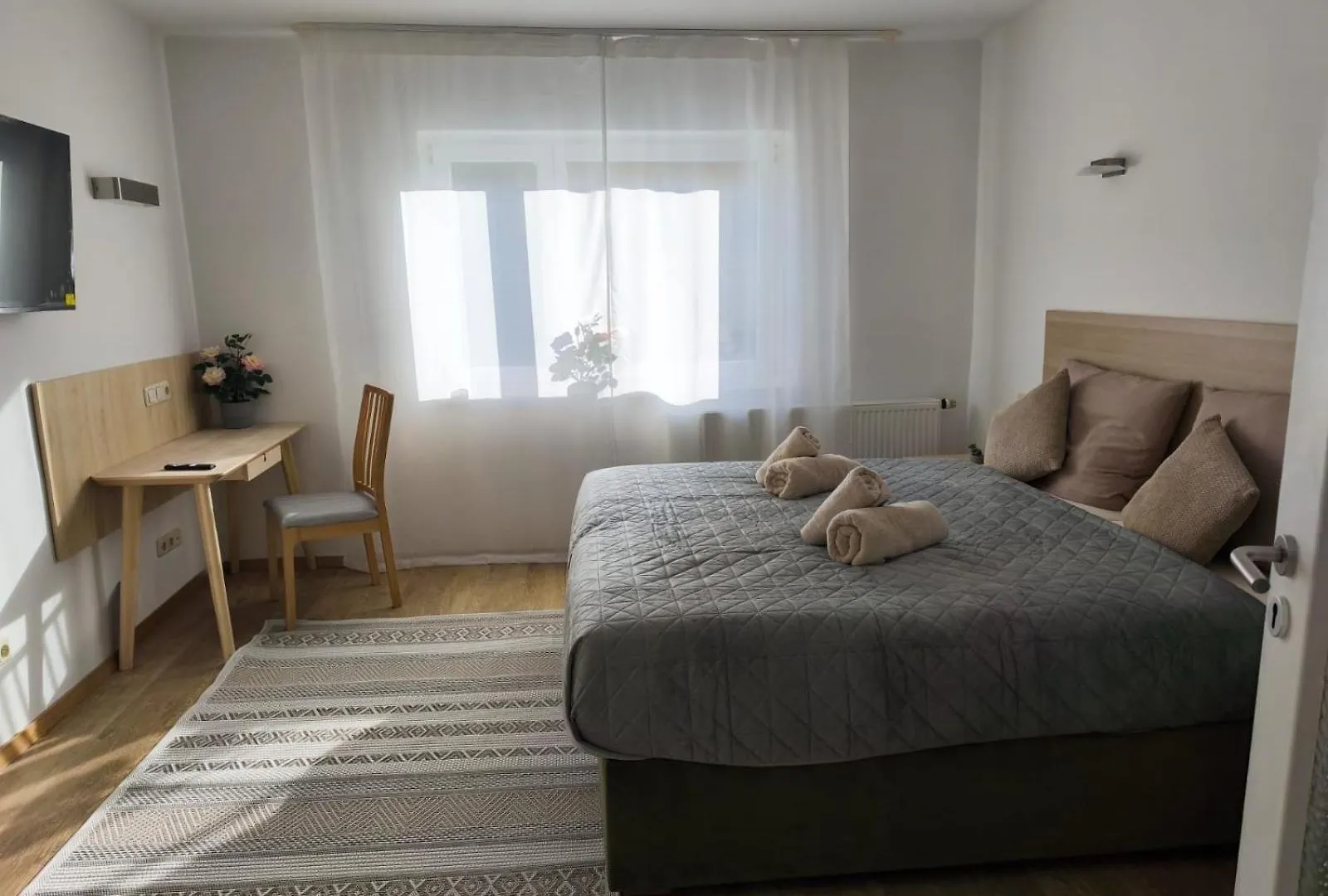 Falk Homes- Luxus Apartments, Ideal Fuer Geschaeftsreisende & Familien - Nahe Messe, Im Zentrum Nuernbergs Mit Balkon, Arbeitsplatz & Parkplatz, Self Check-In