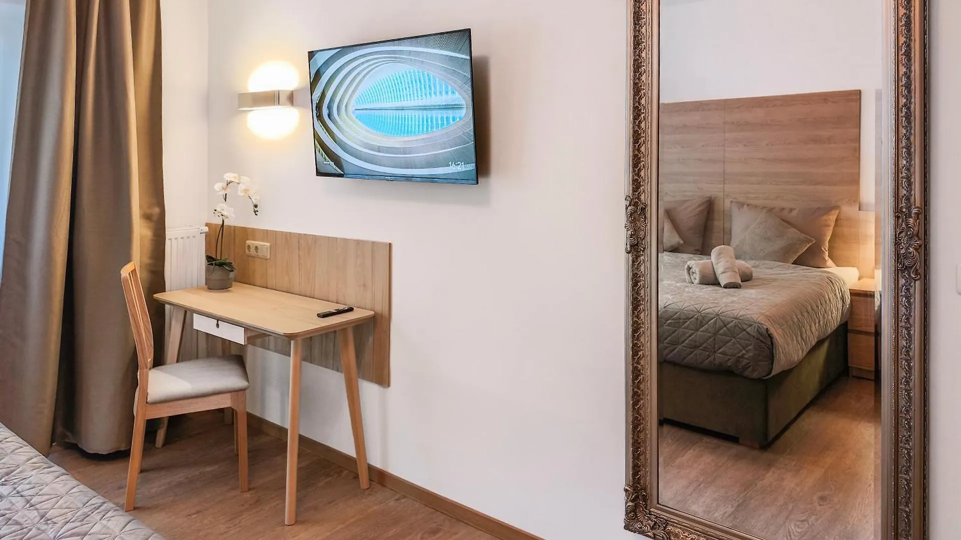 Falk Homes- Luxus Apartments, Ideal Fuer Geschaeftsreisende & Familien - Nahe Messe, Im Zentrum Nuernbergs Mit Balkon, Arbeitsplatz & Parkplatz, Self Check-In Germany